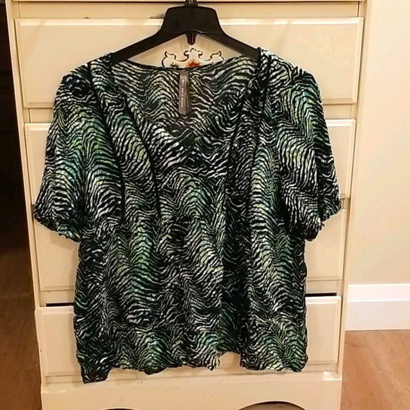 Light Summer Top - Picture 1 of 3